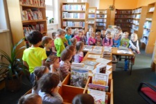 Děti z MŠ v knihovně