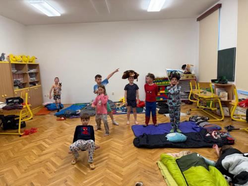 Projektové vyučování Havaj - spaní ve škole 2025